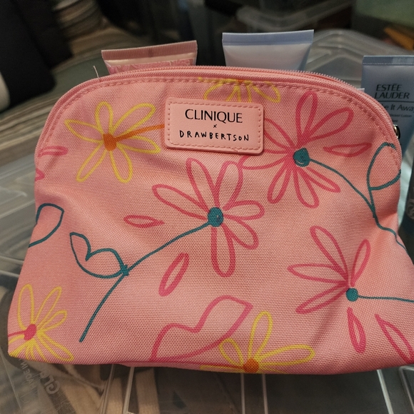 Clinique Pink Floral Cosmetic Bag with Estée Lauder Skincare Set - Picture 2 of 6